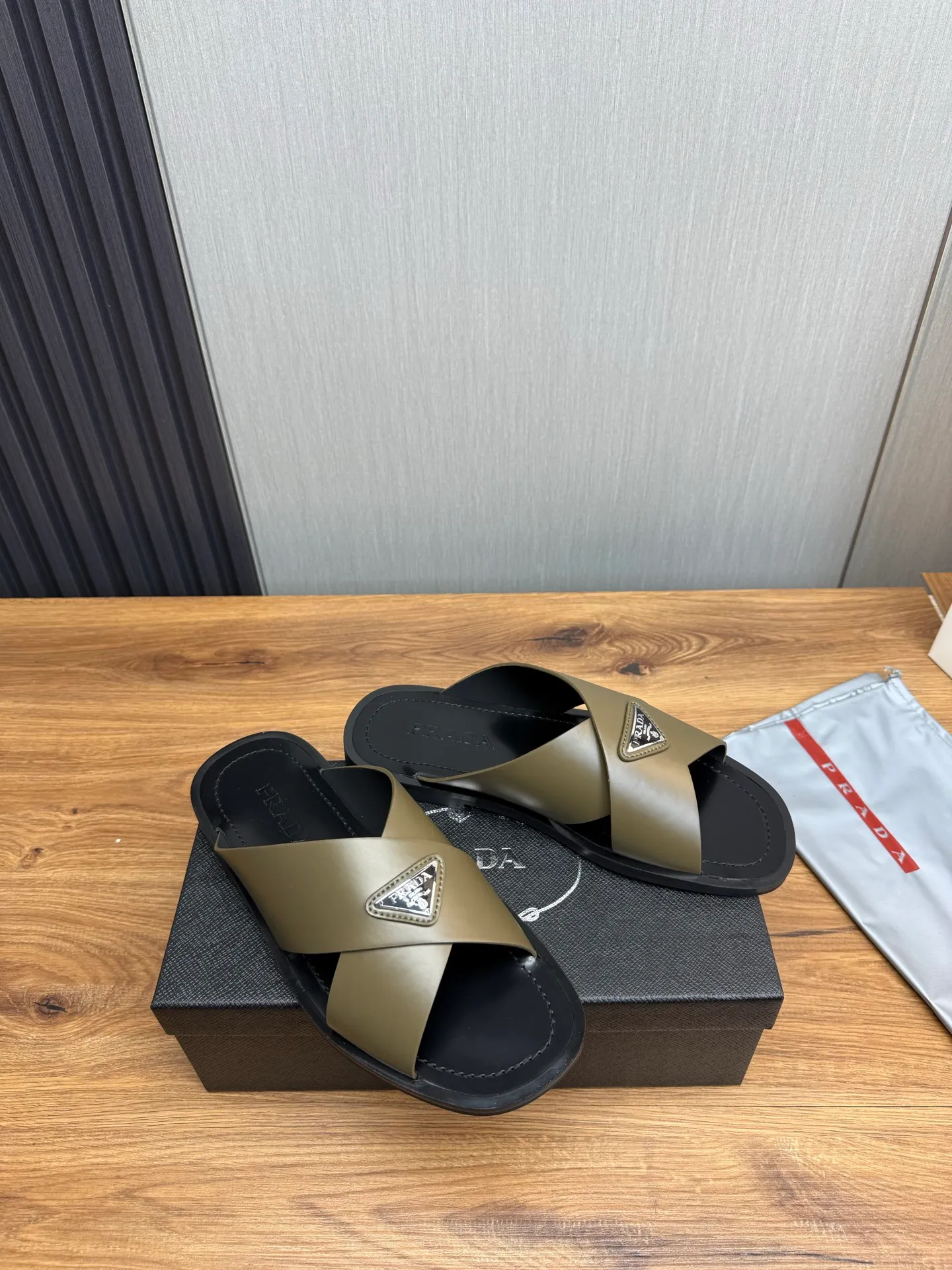 Factory price 340💰 ＰＲＡＤＡPrada - popular men's slippers hot sale 🔥 🩴Official website one to one production 38-45 sizes 45 46 🉑️Customized!